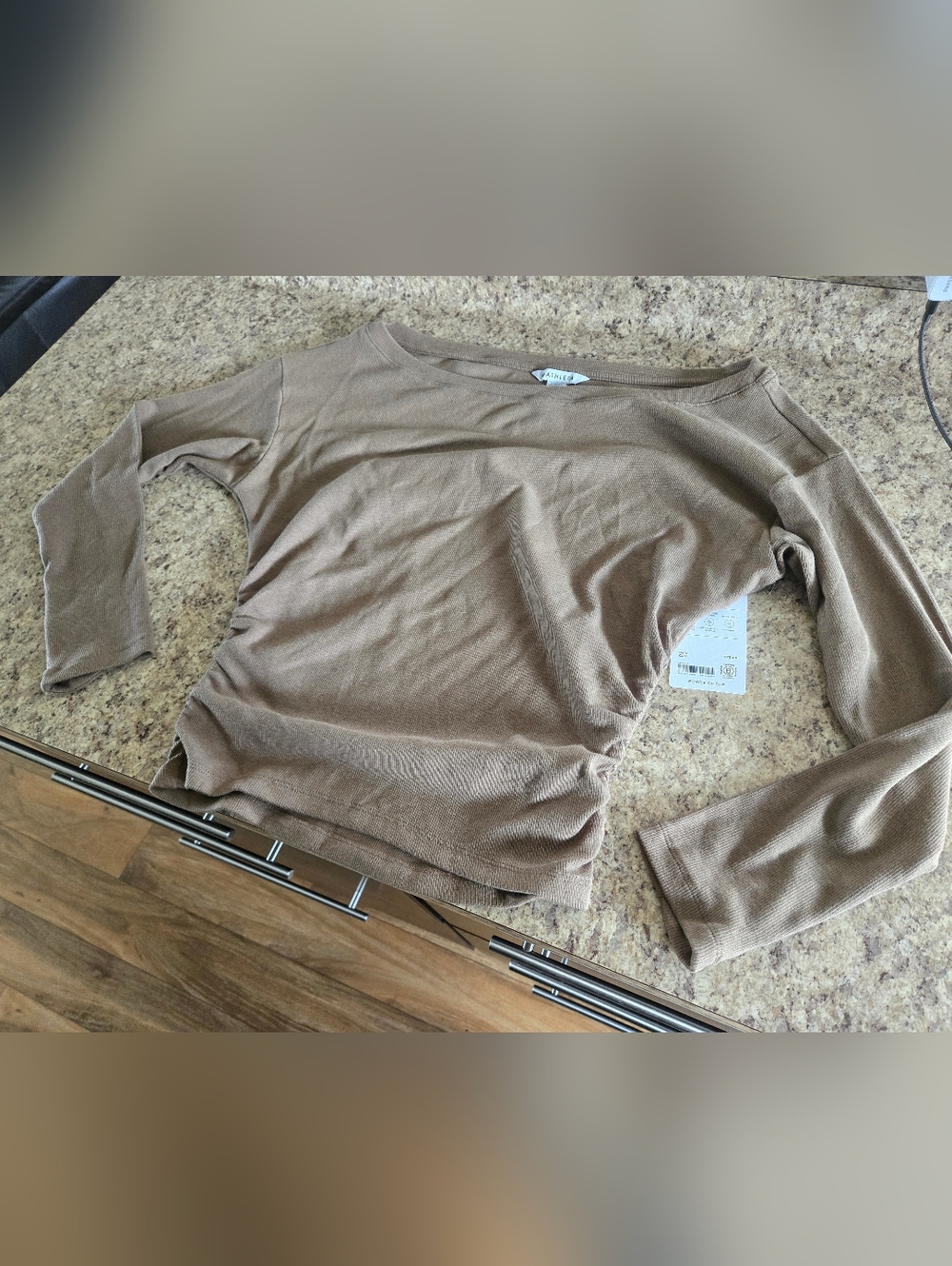 NWT ATHLETA PRESENCE PRACTICE TOP, SIZE MEDIUM, RUCHED SIDES AND THUMBHOLES